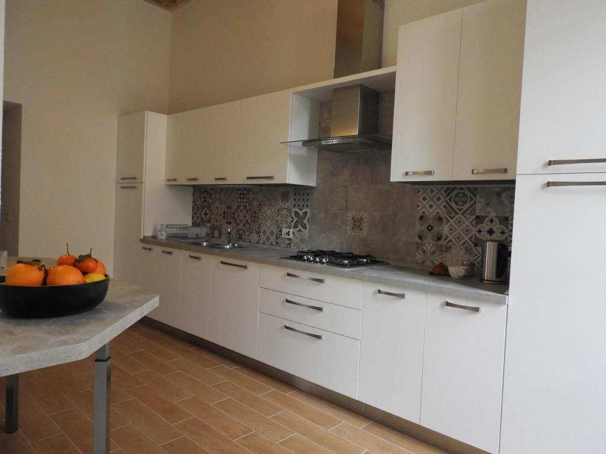 Villa Maghetti - Modernized Flat In Historic Palazzo In The Center Of لووِنو المظهر الخارجي الصورة