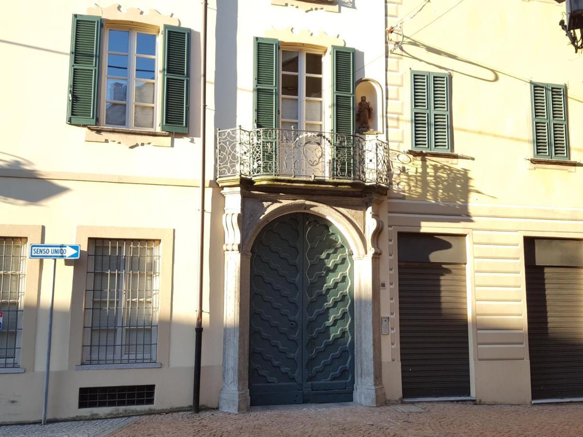 Villa Maghetti - Modernized Flat In Historic Palazzo In The Center Of لووِنو المظهر الخارجي الصورة