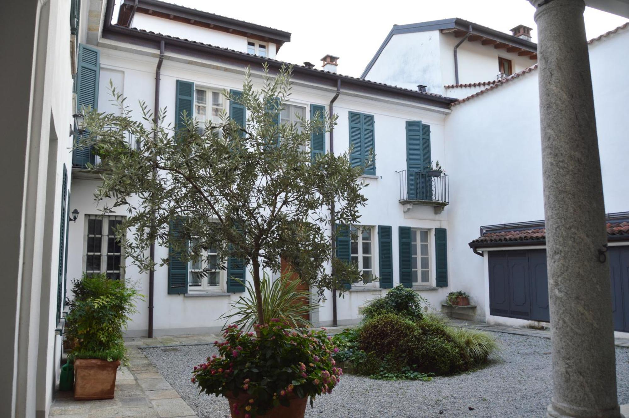 Villa Maghetti - Modernized Flat In Historic Palazzo In The Center Of لووِنو المظهر الخارجي الصورة