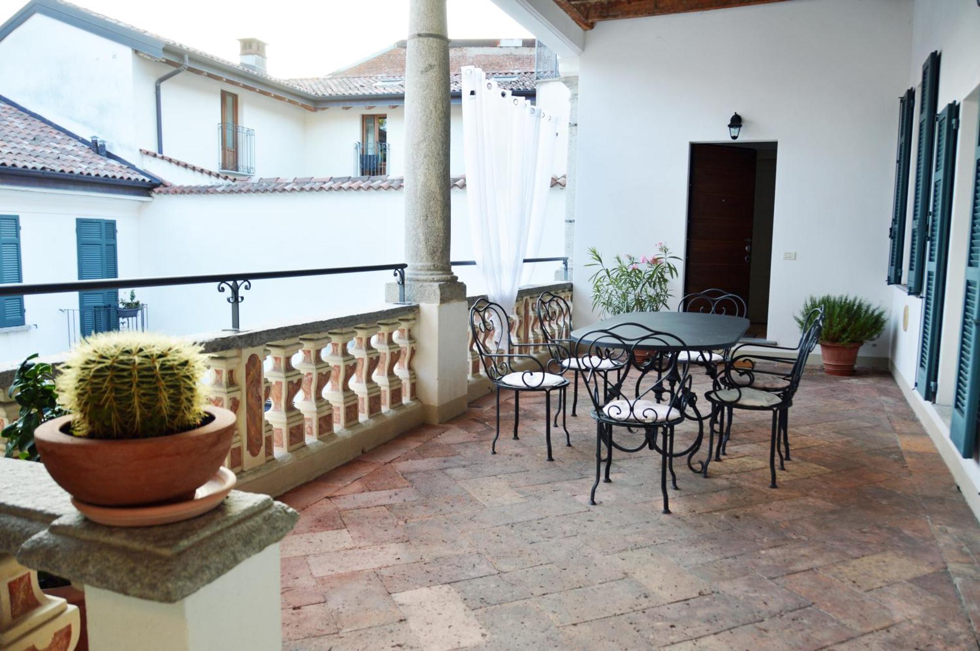 Villa Maghetti - Modernized Flat In Historic Palazzo In The Center Of لووِنو المظهر الخارجي الصورة
